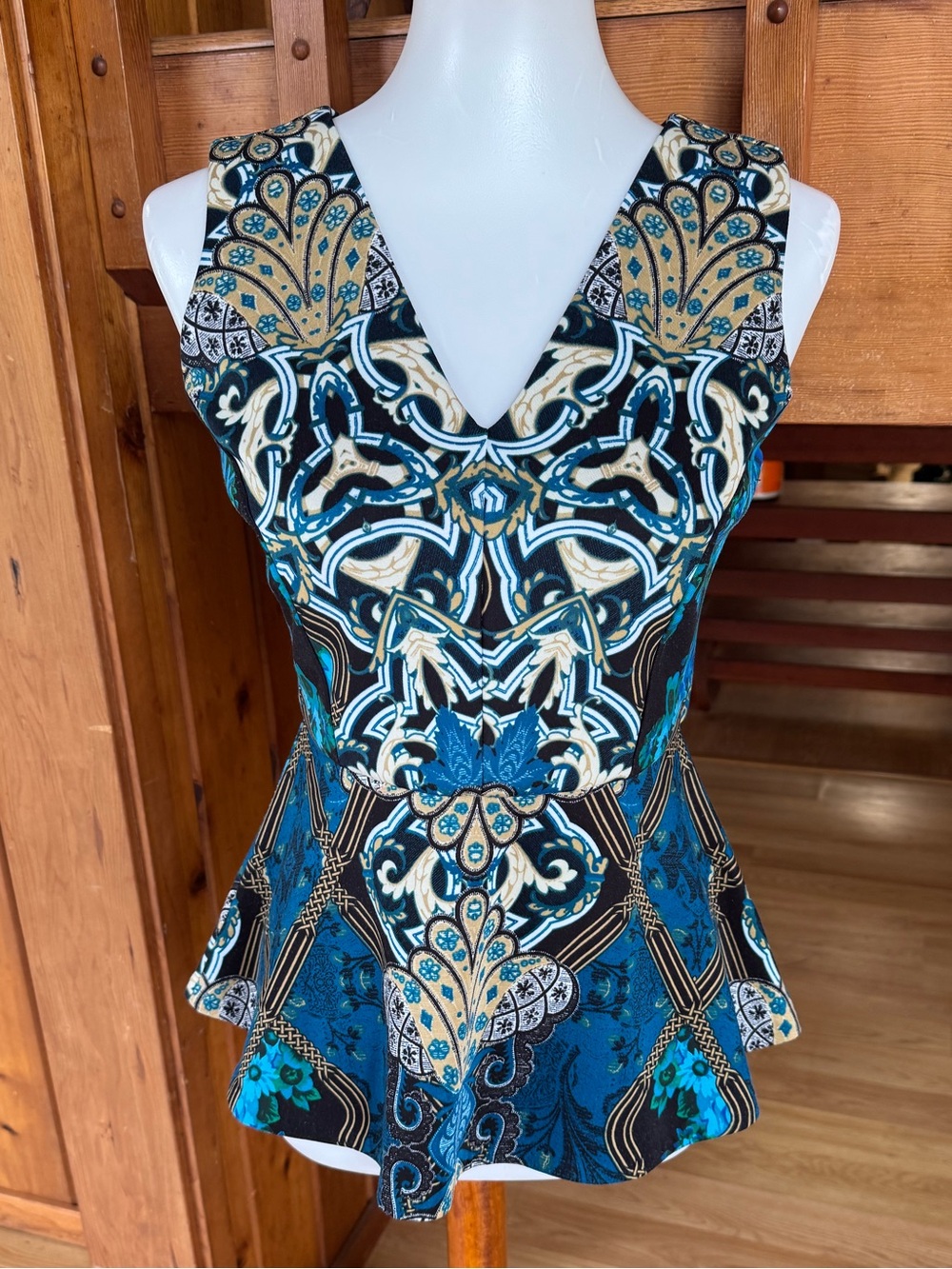 New York & Company Size XS X-Small Teal Black Cream V-Neck Peplum Top blouse
